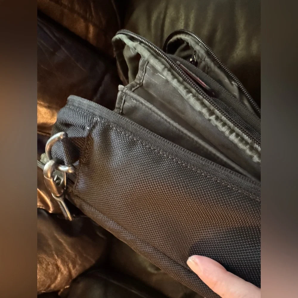 Tumi T-Tech laptop messenger bag or briefcase